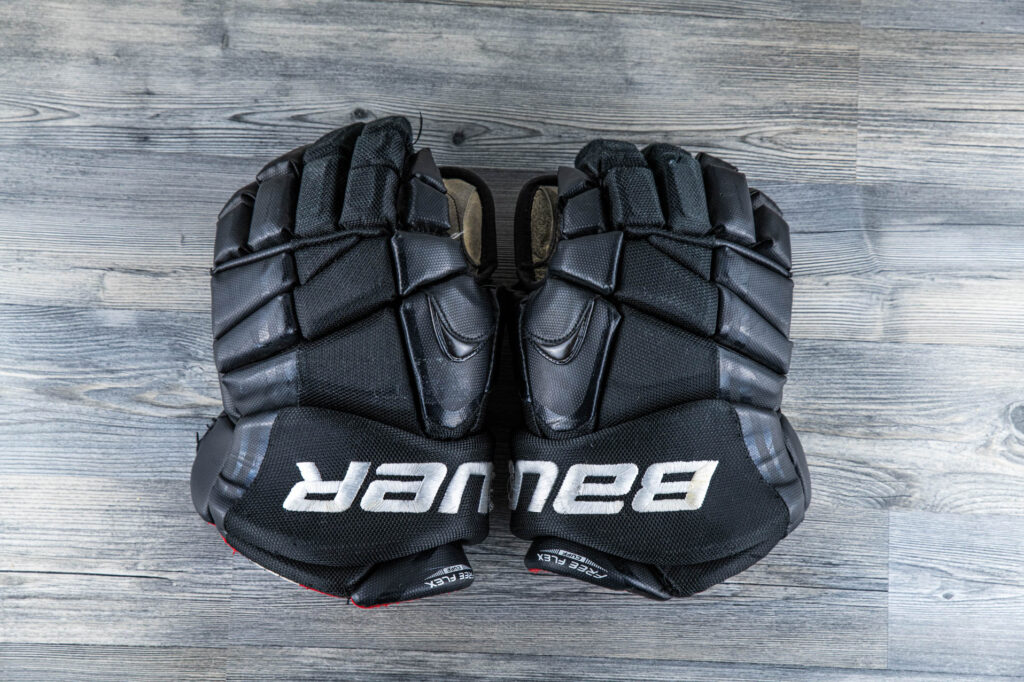 Gloves game-worn gloves, view 1